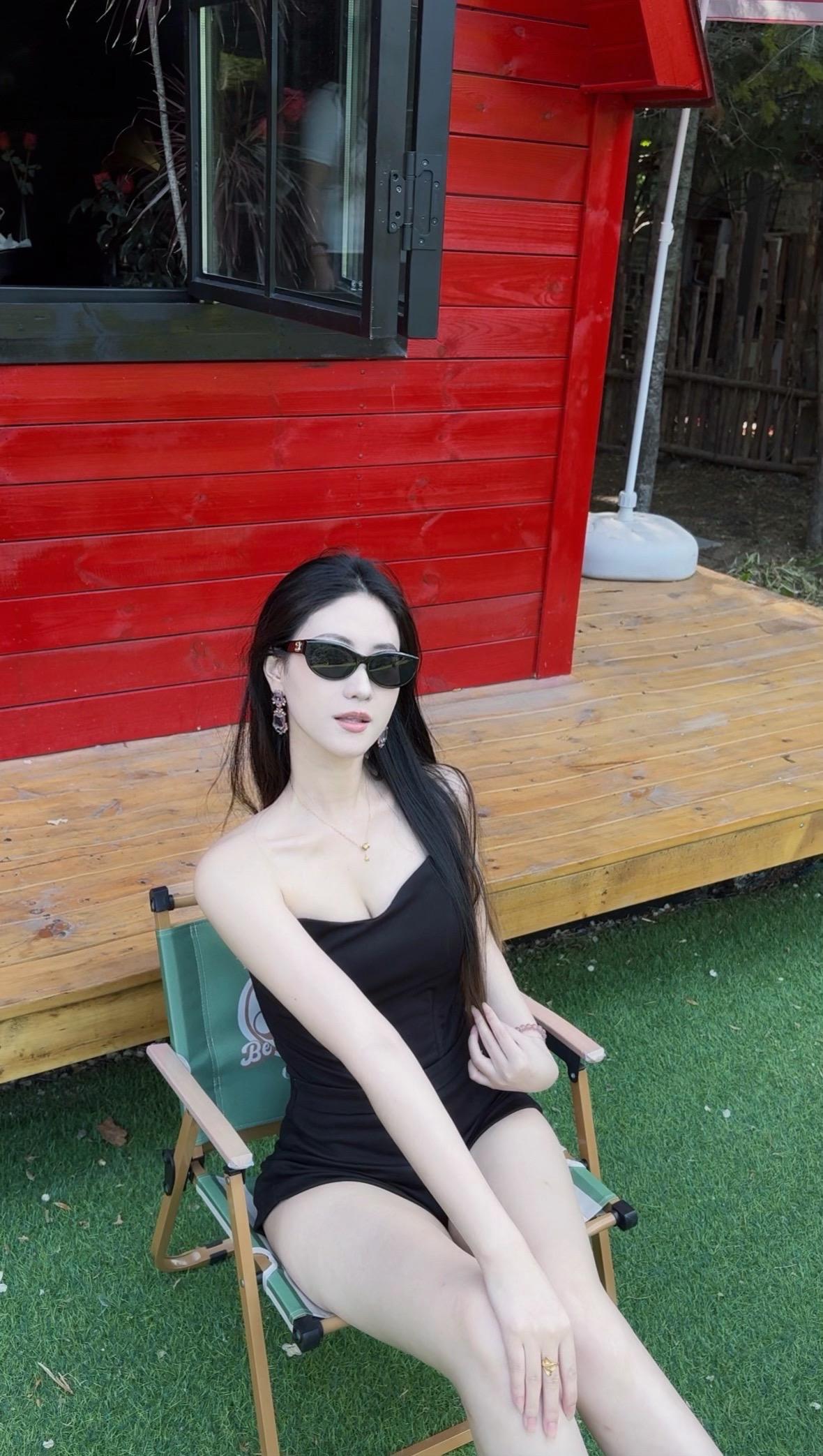 媚 明媚的媚 妩媚的媚。