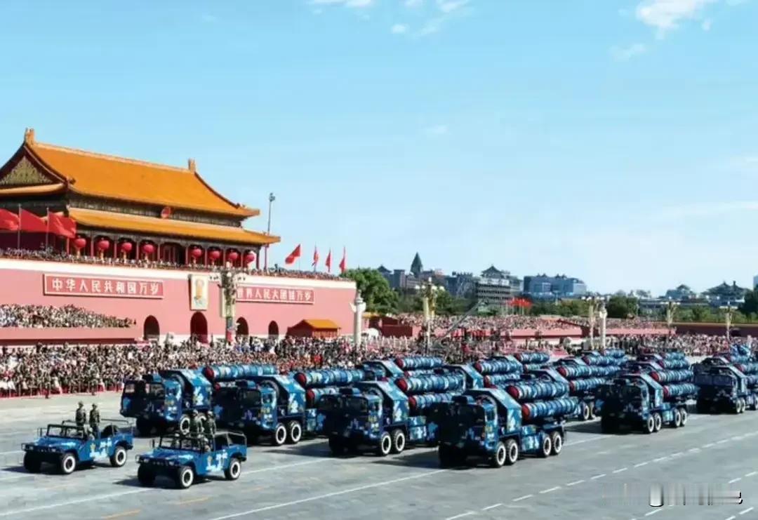 谈到国家发展进步，有人认为：公布官员财产，看看他们海外有多少资产，杜绝贪污腐败，