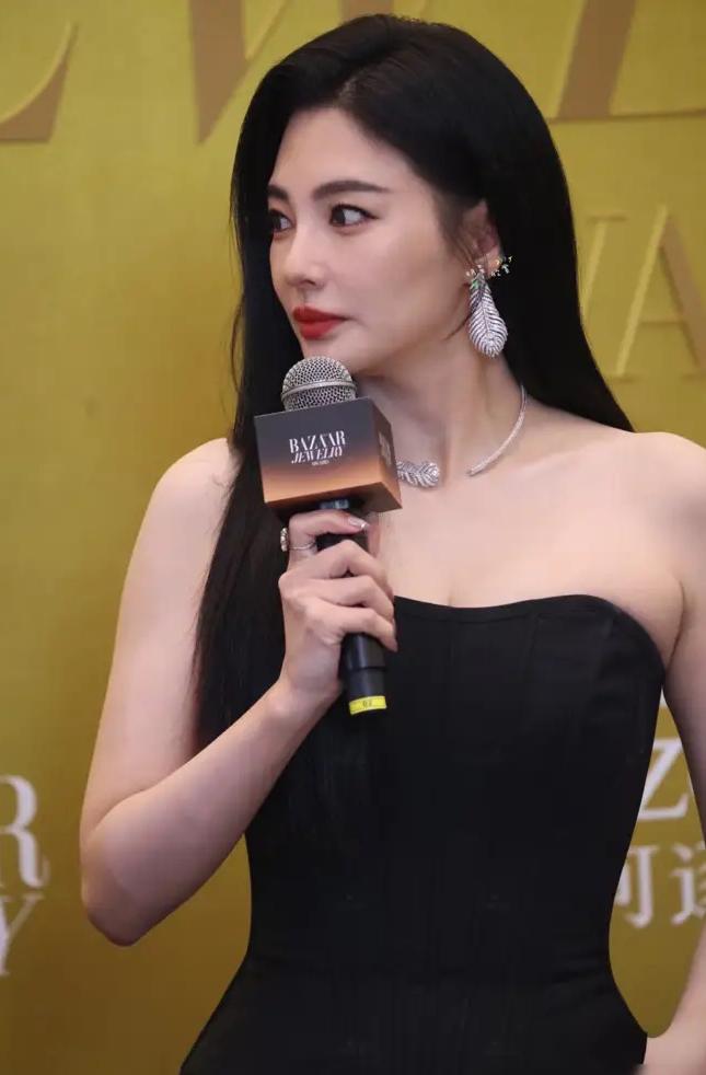 葛晓倩的锤，太实了。她晒出的，是一份经公证的美国代孕合同。经公证的证据提