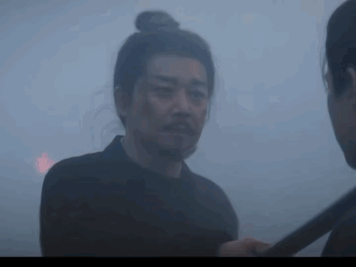 《长安二十四计》萧武阳杀铁秣人杀红了眼时，一个回头看见了站的离自己最近的人居然