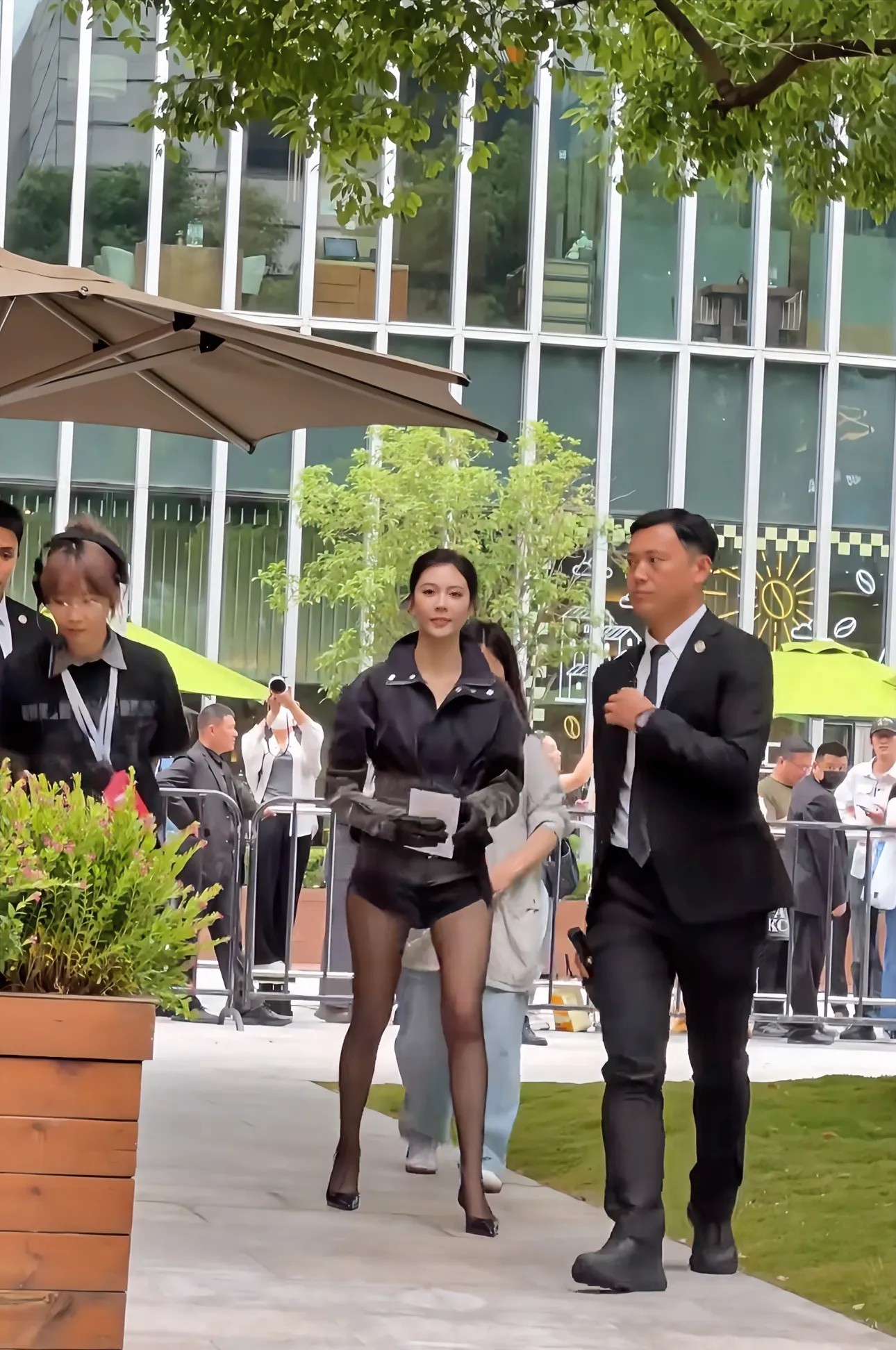 电视上看一般般，没想到现场看这么好看！这腿也太长啦！
