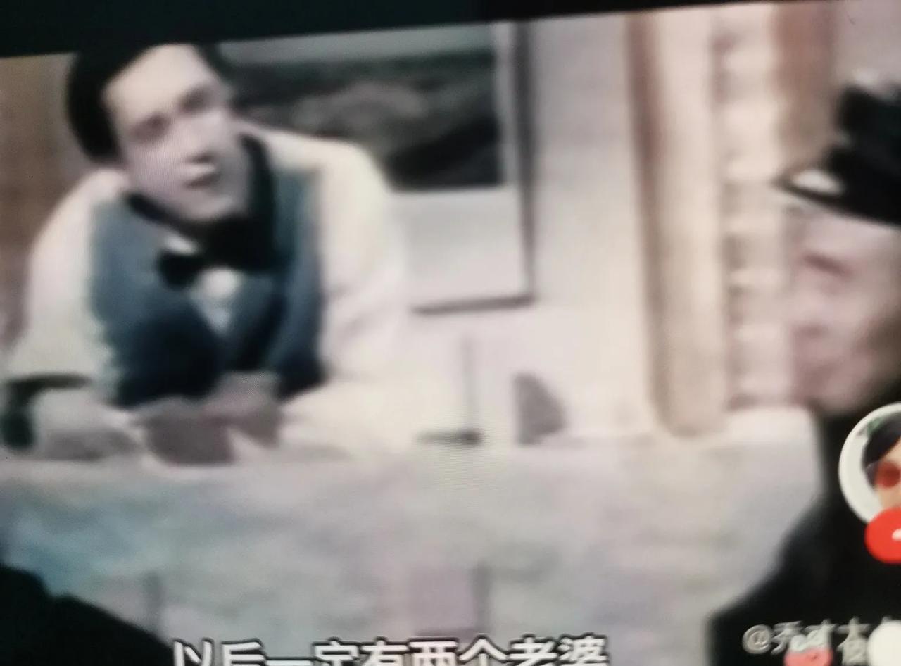 功夫皇帝李连杰先生在1989年在一个公开节目被一个大师相面，大师算出他是两眼汪汪