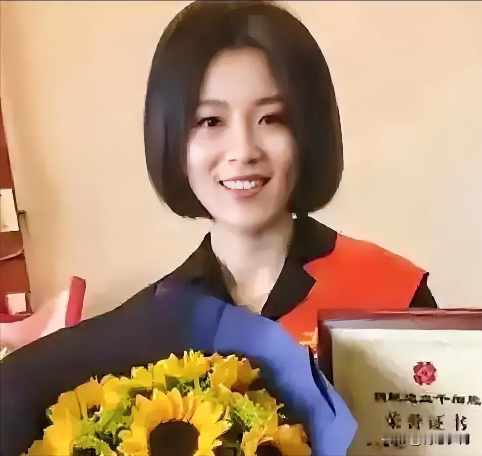 2017年，浙江一位28岁的姑娘捐献骨髓，救活了一个15岁的白血病男孩。没想到几