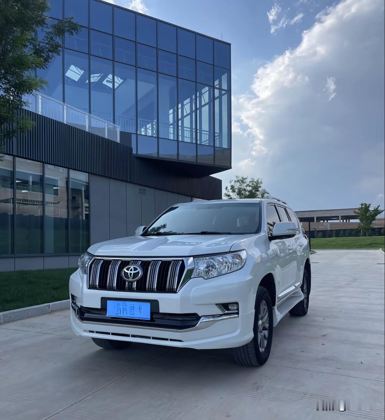 丰田普拉多2700的动力，堪称硬派越野车圈里声名远扬的“性能短板”。以2.7L自