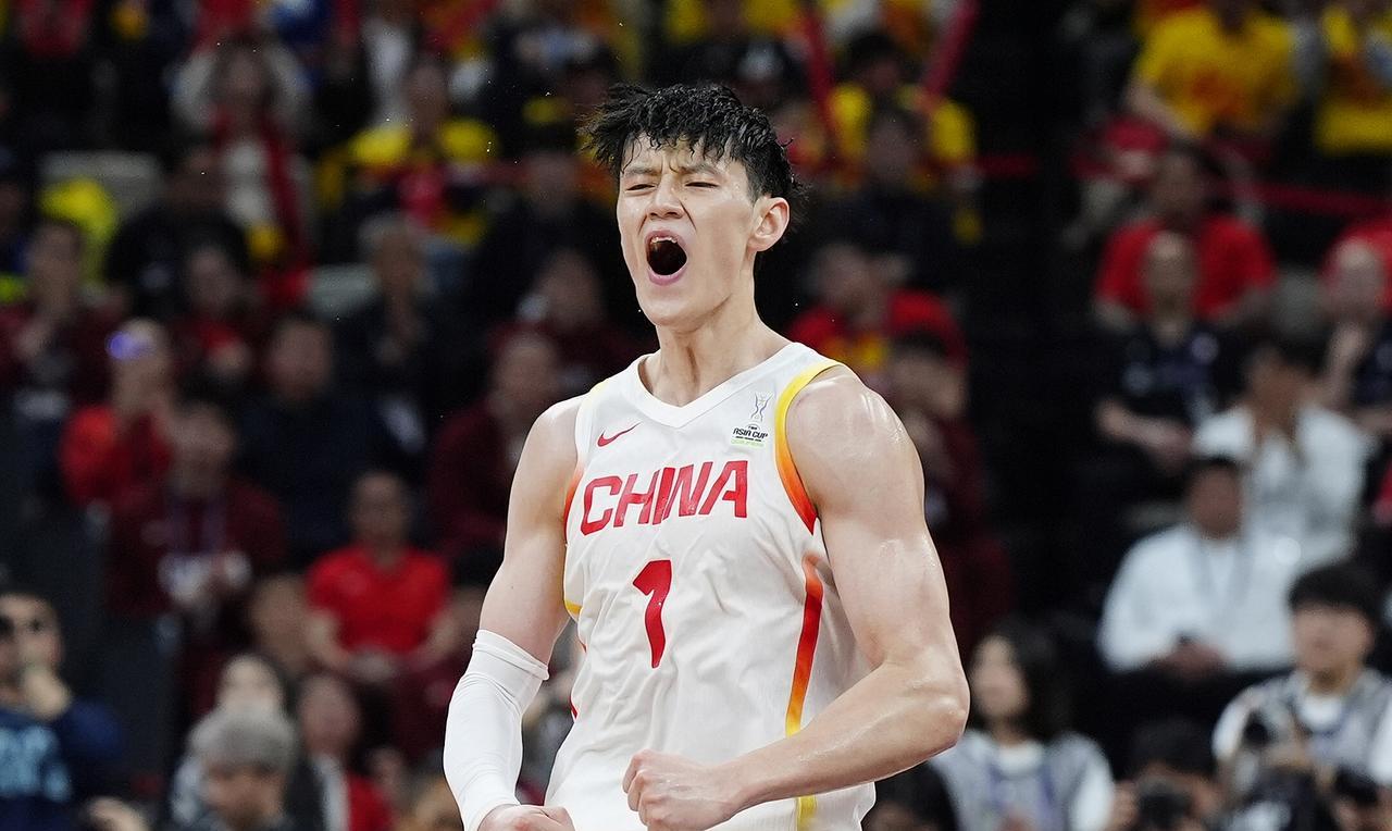 曾凡博目前还在美国训练和保持竞极状态，他在4月份受的腰伤，预计恢复期在4个月以上
