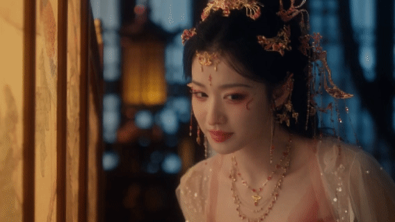 王楚然丞磊妈我鬼混回来了哈哈哈，看王楚然丞磊和鱼蛋玩得这么开心，太欢乐了，偷听