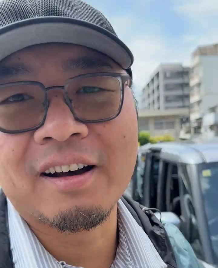 我来日本租了一个不知道叫什么名字的车，排量也不知道。之前前两天租了个奇骏，朋友们