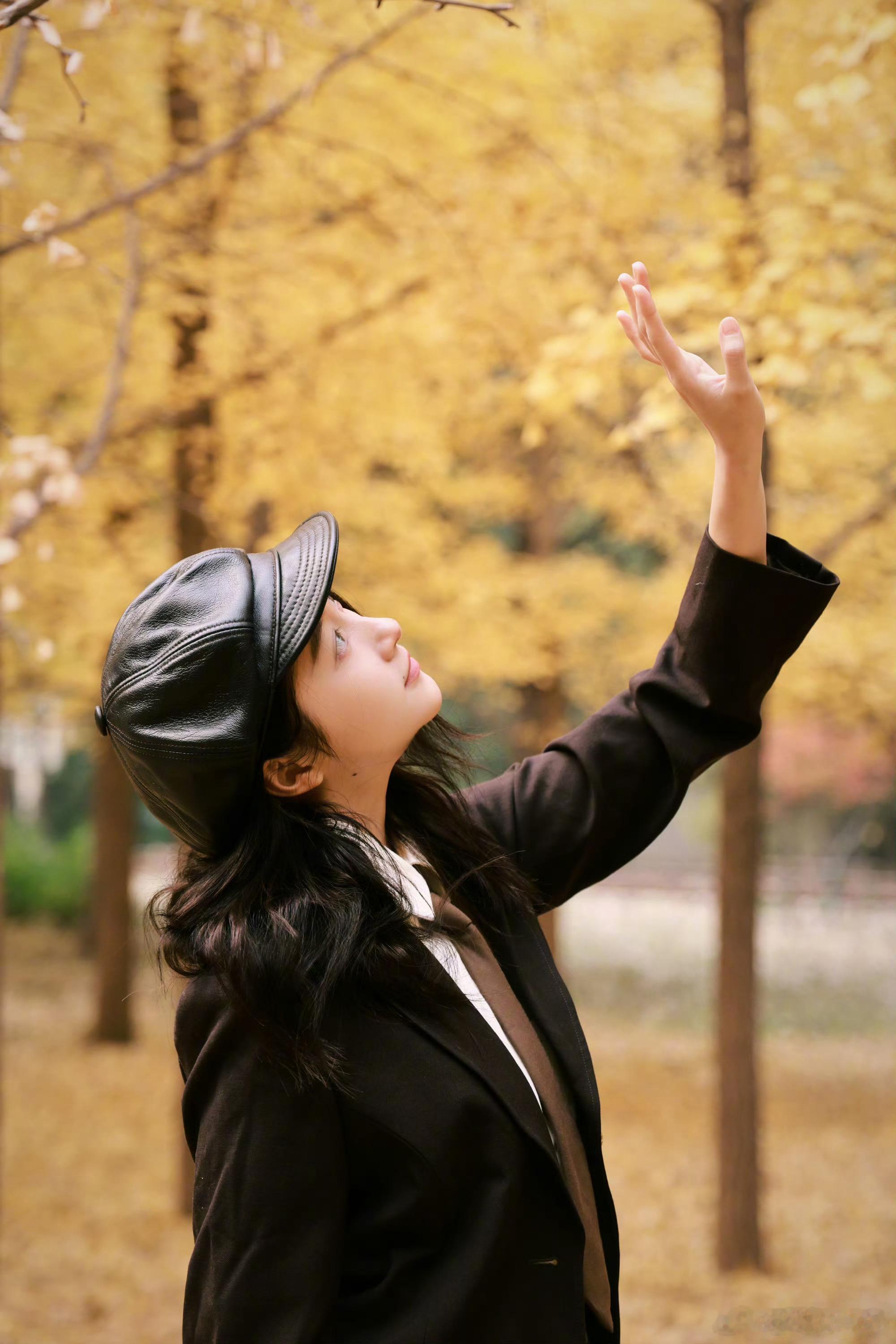 又被秋天“拐”成浪漫小偷啦~