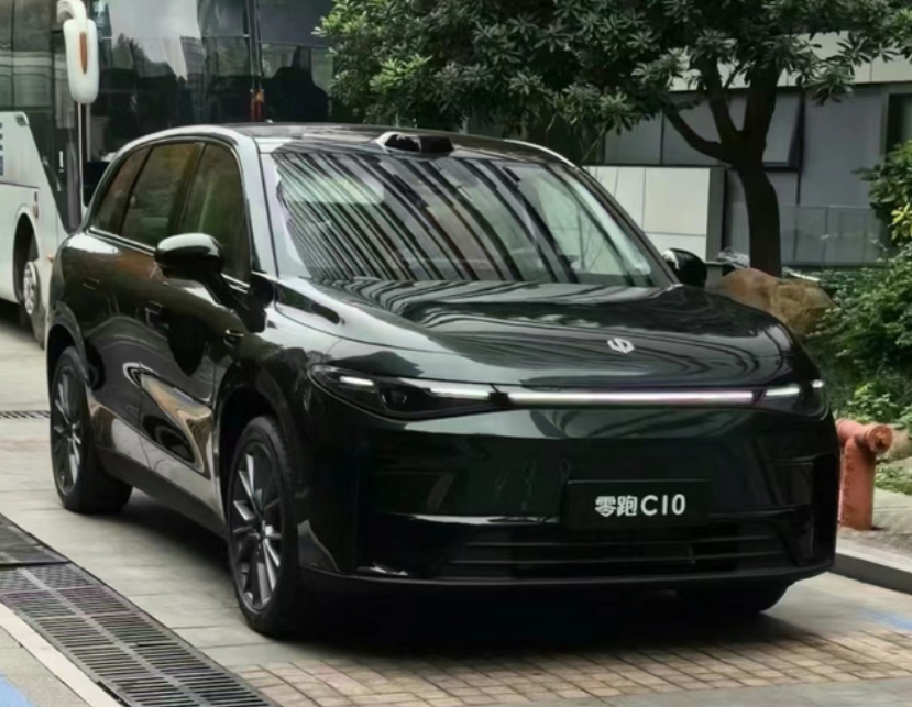买了零跑c10，我后悔了吗？先说缺点吧。X车躁大，开在市内开噪音都比较大，不