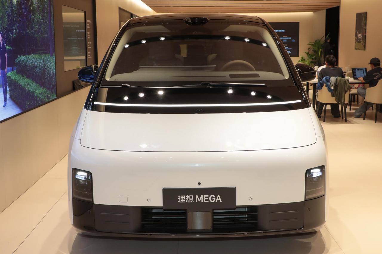 理想召回理想MEGA一下可能赔10多个亿，理想汽车能扛住吗？这事儿换到其他新