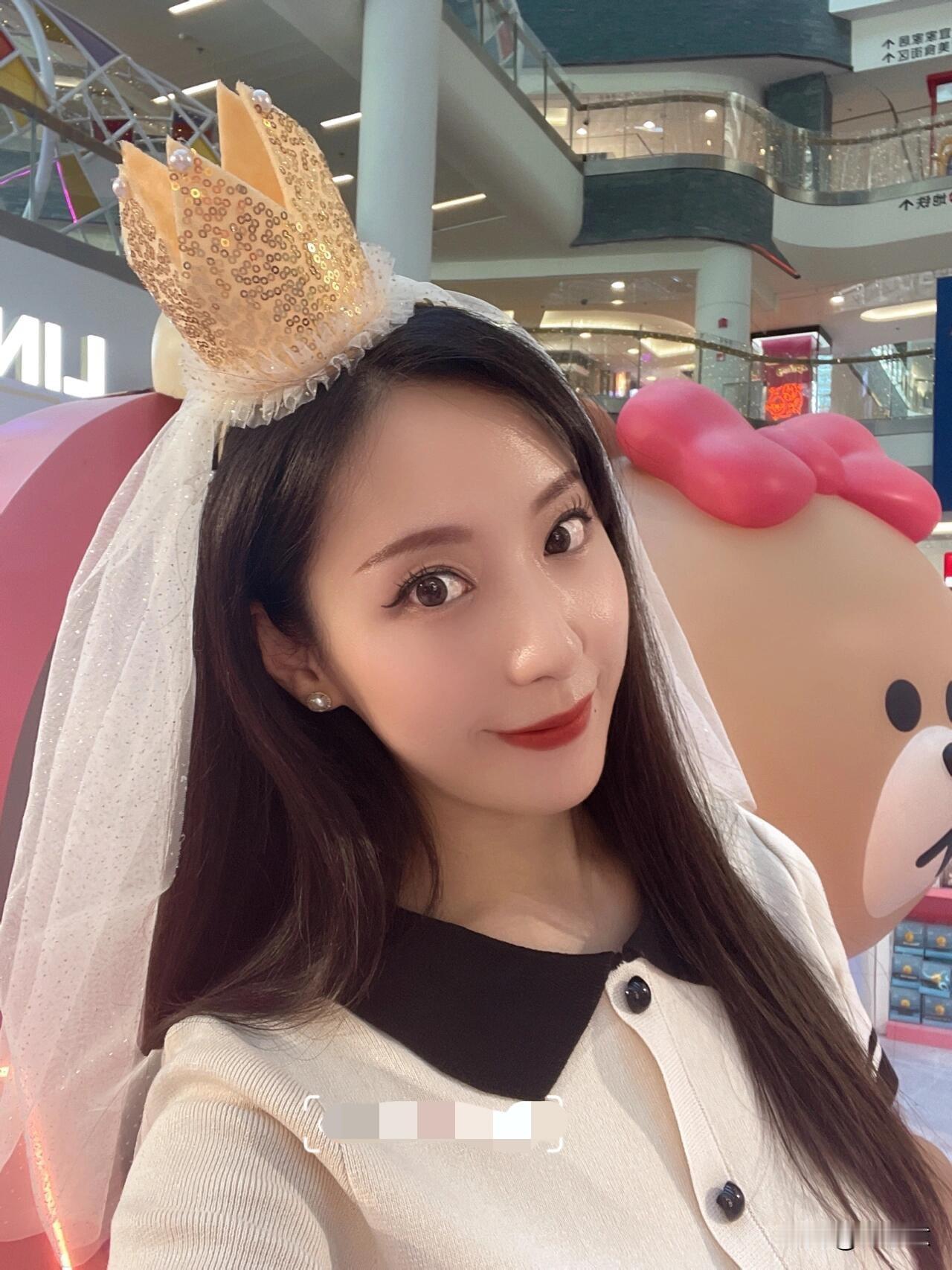 打卡商场新地标，萌宠熊熊相伴！🐻💕