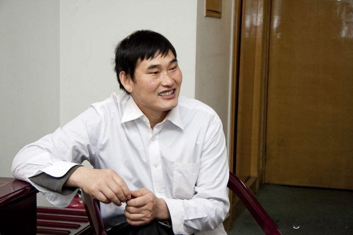 有人说，“朱之文”背后绝对有高人指点，主要是因为这件事，之前他对着记者说…
