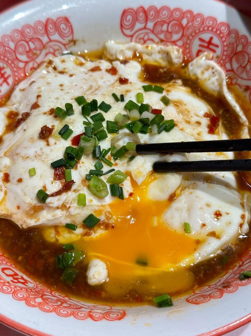 长沙开福寺边的韵味湘菜，这家店好美味！荣康小饭局美食推荐：1、醋溜溏心蛋、