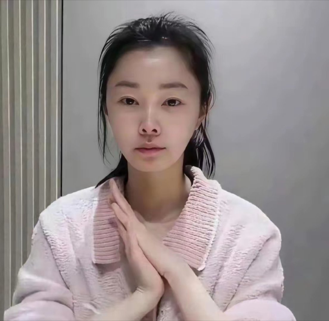 宋轶没化妆照片火了，网友沸腾，鼻子成焦点