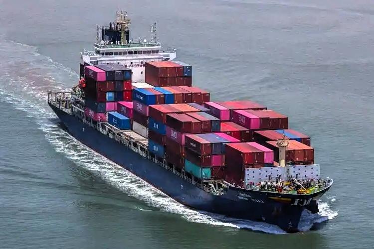 美国在公海公然抢油，中国这次不忍了，直接放出大招：从今往后，美国船只要敢进台湾海