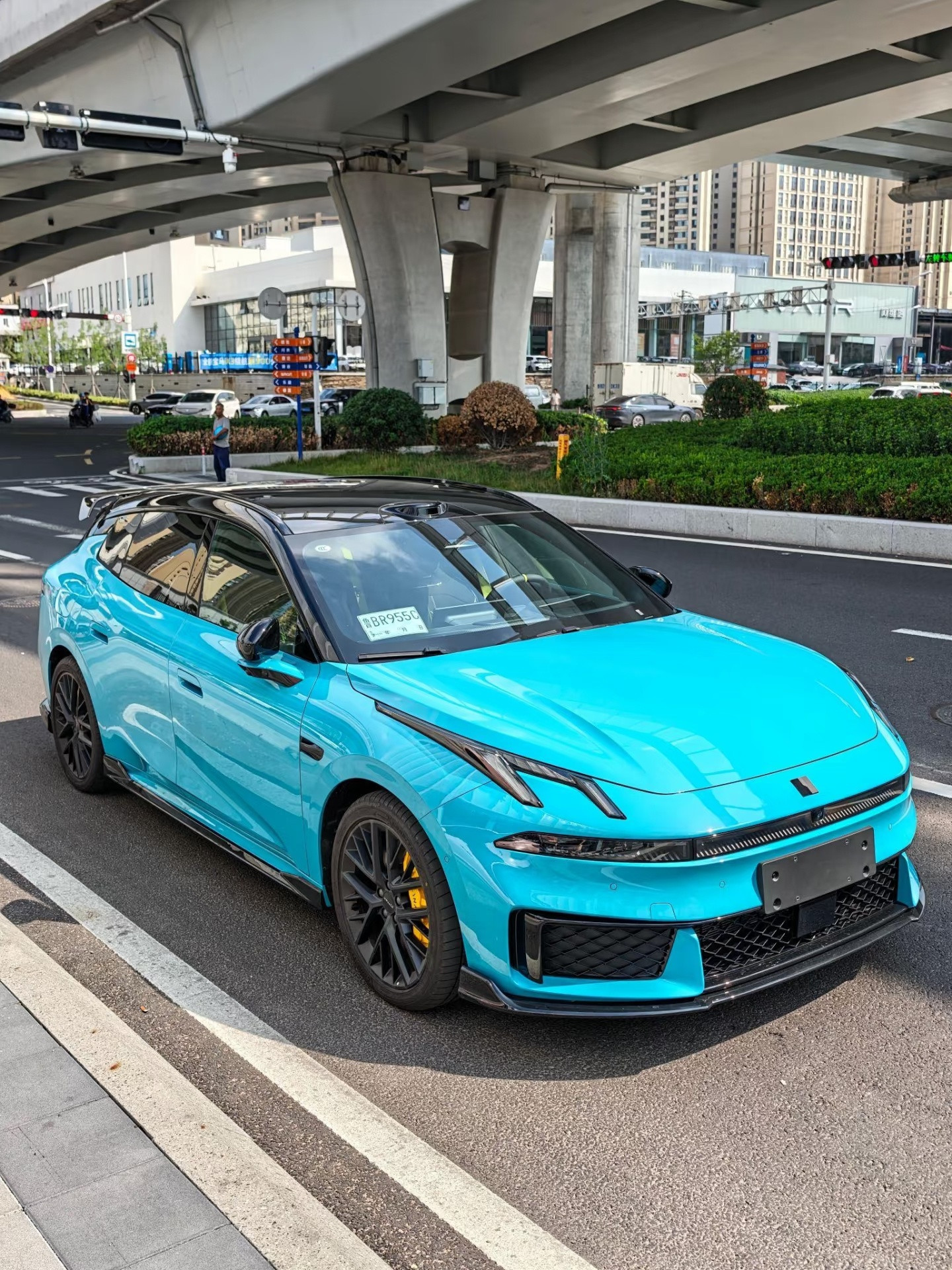 领克07GT国产猎装轿跑，兼具旅行车实用属性与运动外观，前脸配备运动包...