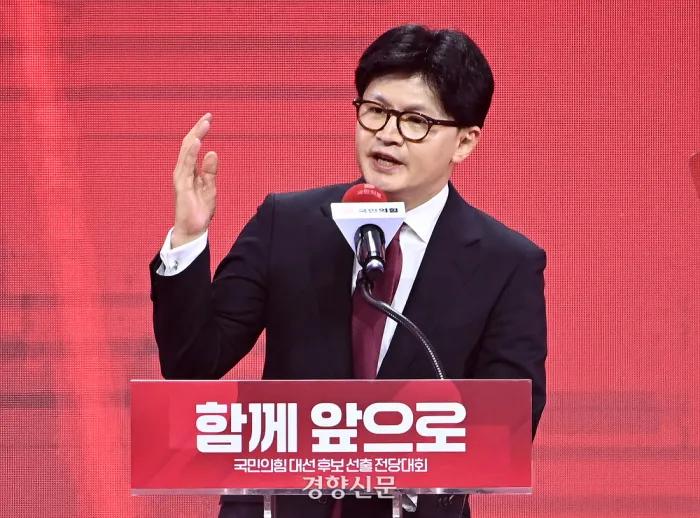 韩东勋怒斥换将：谁赋予了未经选举产生的非常对策委如此权力？韩东勋前国民之力党