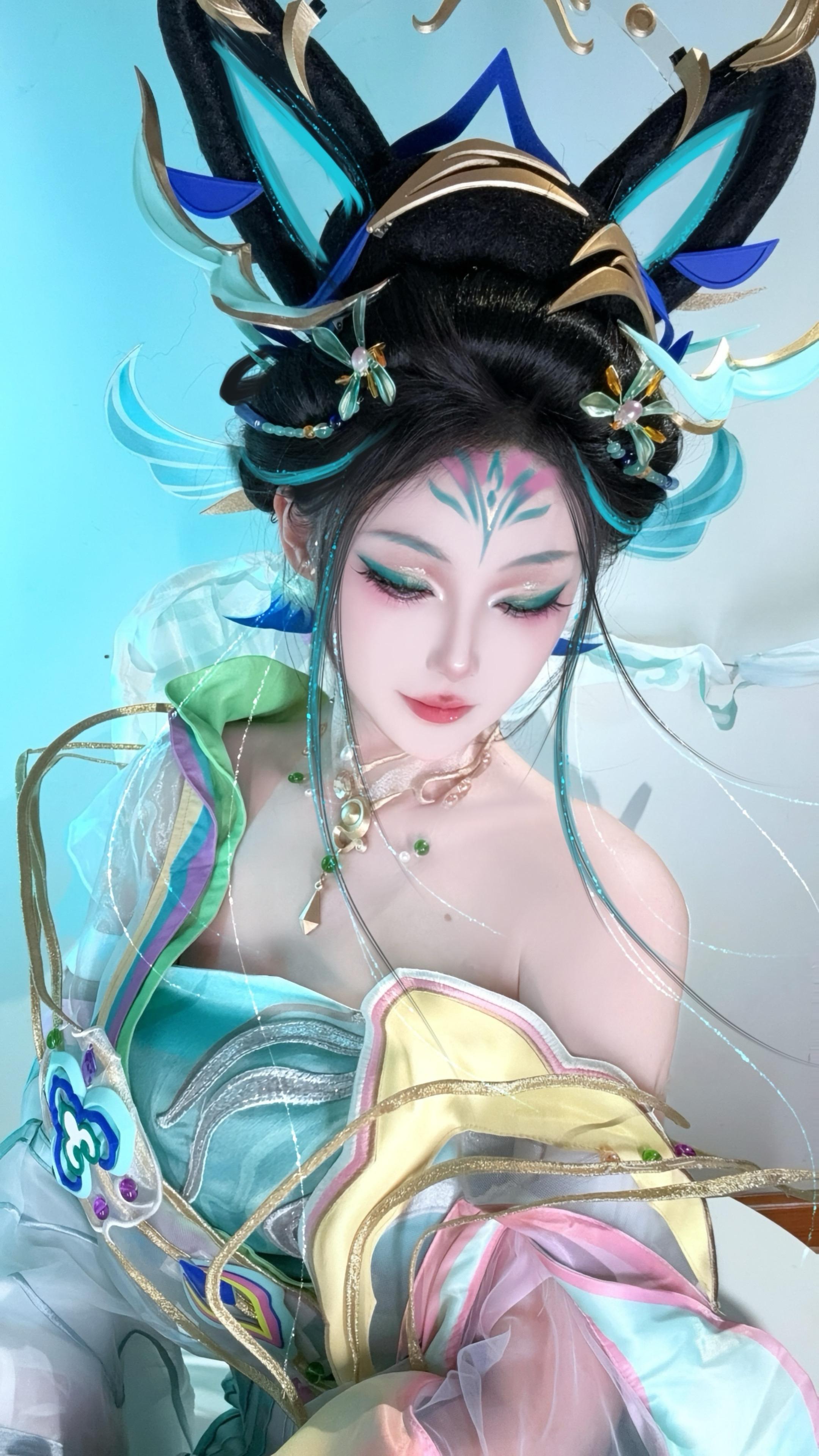 对面有妲己你路过都不探草啊。