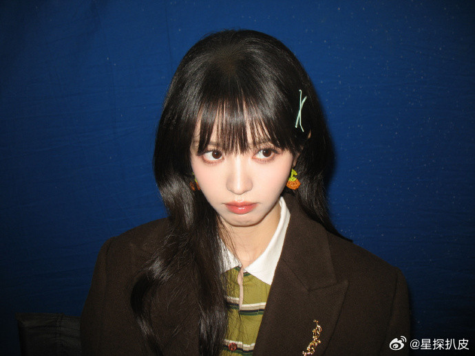 田曦薇蓝底证件照田曦薇蓝底照蓝底照最严厉的母亲💙