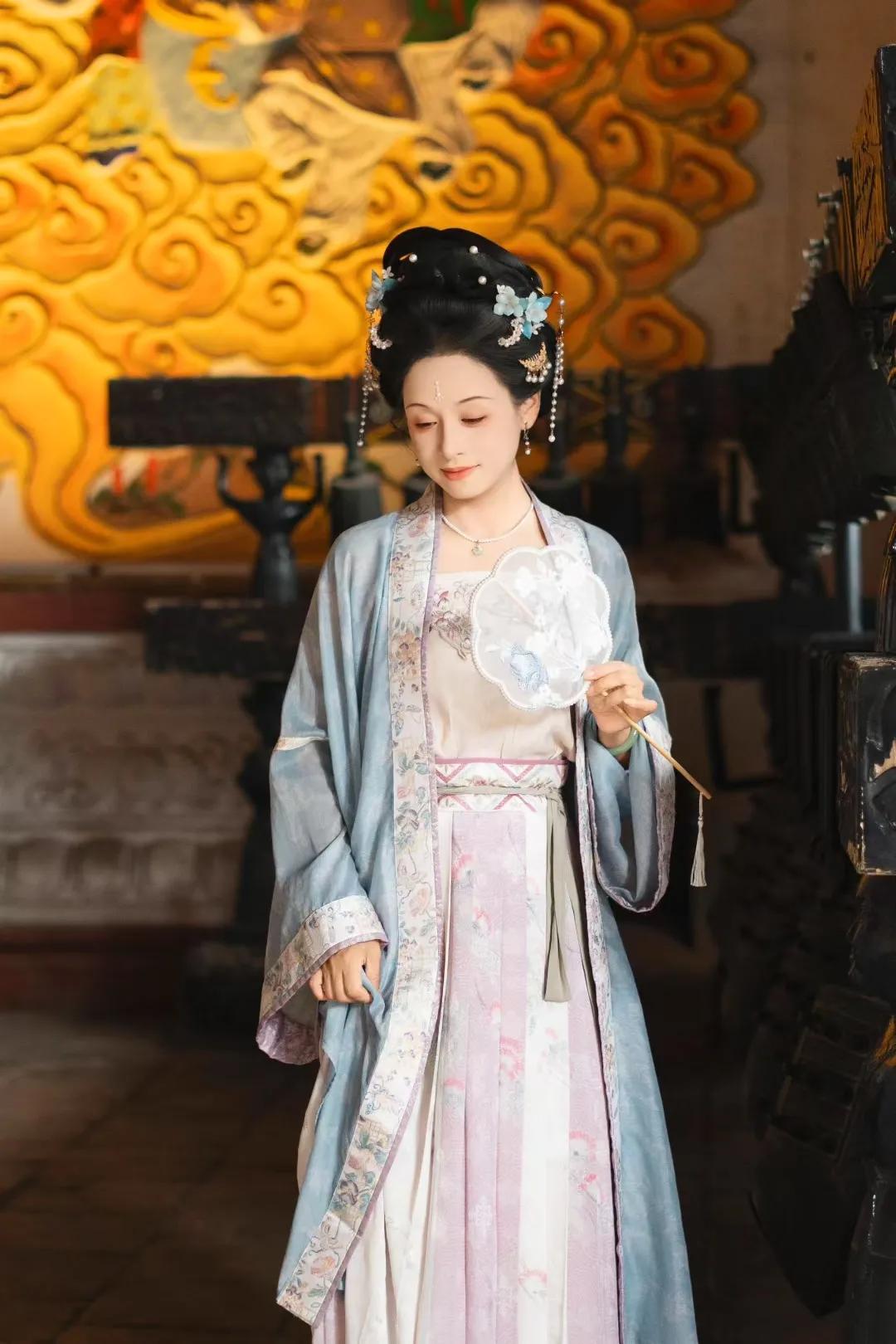 昨天跟越南好友黎兄吃饭时，谈及越南人宣称两广曾属于越南一事。黎兄问我如何看？我