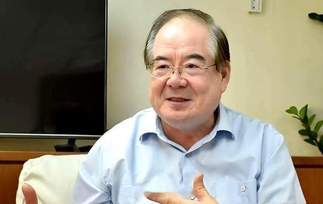 真的破防了！77岁的李乾龙，用最笨拙的方式，戳中了所有中国人心里最软的地方。