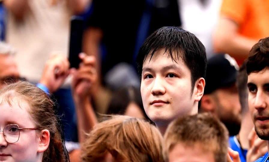 世界前五到第八只用三场球，奖金清零体重掉三公斤，这才是真正的开局噩梦。落