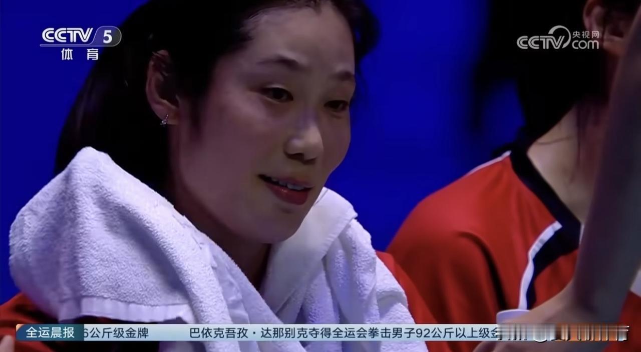 看了央视采访朱婷，短短这几分钟真的看哭了[哭哭][哭哭]新闻报道的名字是——朱婷