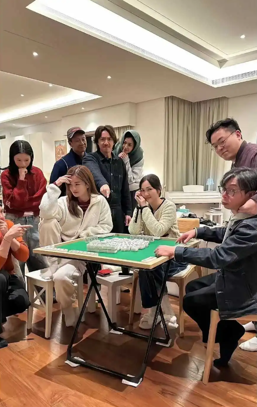 蔡卓妍这个样子可以拍赌圣了