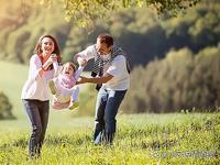 别用“儿孙自有儿孙福”敷衍人生，好家庭靠代代托举向上走最近一段聊家庭代际责