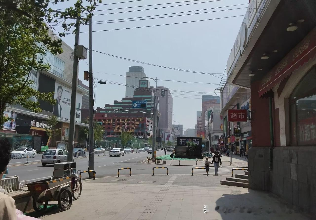 近日，吉林省长春市轨道交通集团宣称：二零二六年的上半年净亏损二十多亿元，有息债