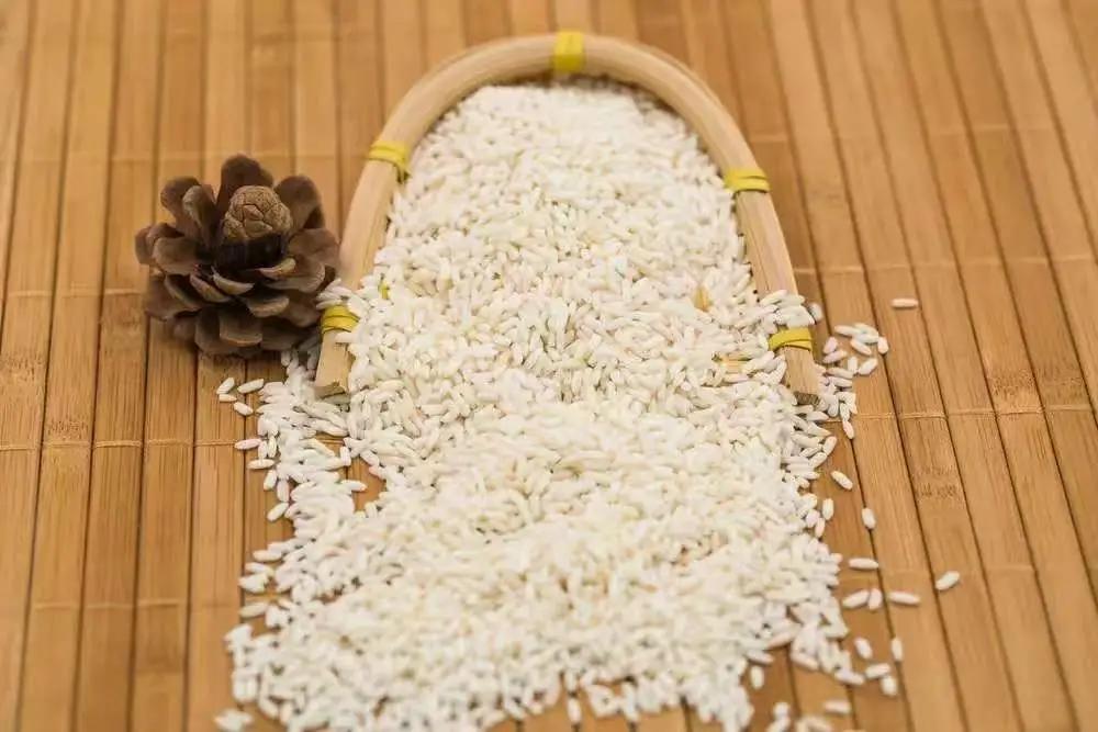 警报！老年人每天吃糯米，不到半年消化系统惊现3大异变！变化一