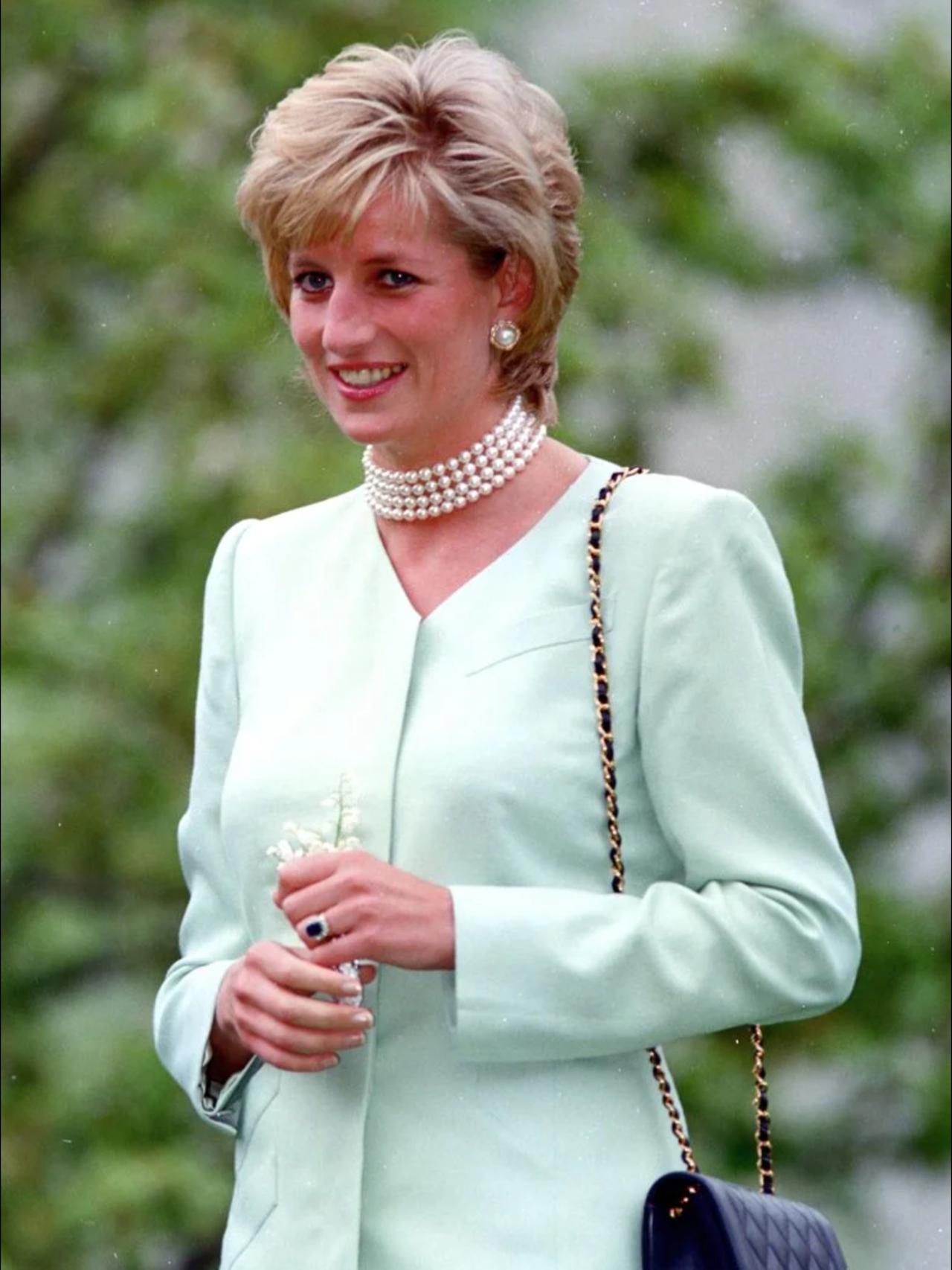 戴安娜的魅力不是脸，是她敢当众崩溃戴安娜死了29年，我们为什么还在聊她？ 