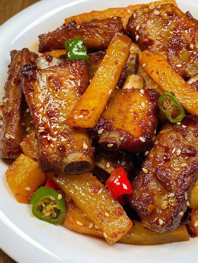 外焦里嫩出锅秒空的干锅土豆排骨来咯～我的宝藏食谱