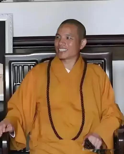 印乐法师本是方丈，现在却成了住持，而且麻烦一大堆，真的是得不偿失。方丈在寺庙属于