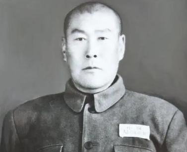 1942年，一个八路军女队员从来不洗脚，却引起了游击队长甄凤山的高度警惕。这