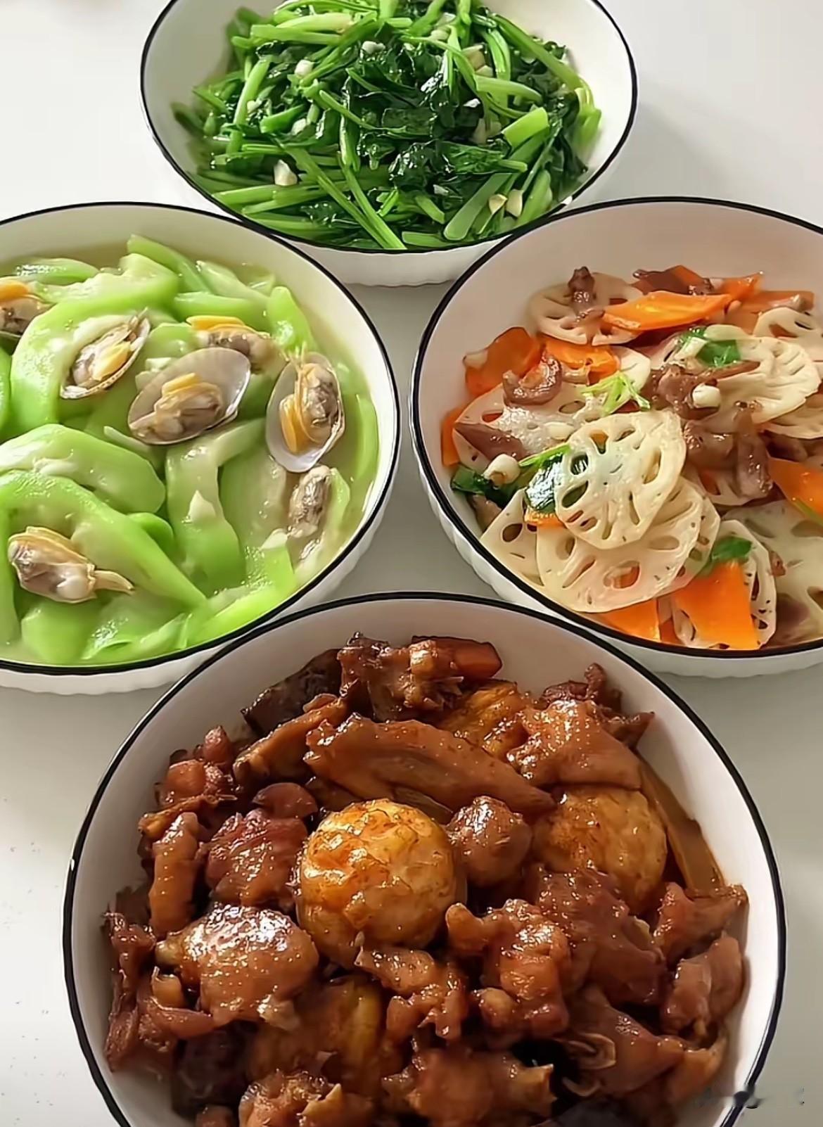 今天我老公做了几个菜，大热天的，厨房里没空调，我看他流了许多汗，做菜挺不容易的，