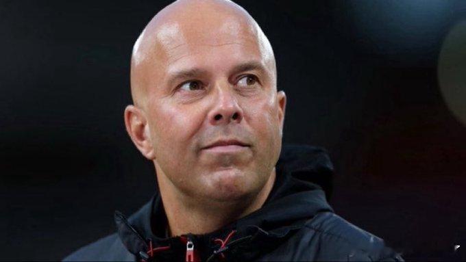 斯洛特对裁判感到愤怒。他表示：