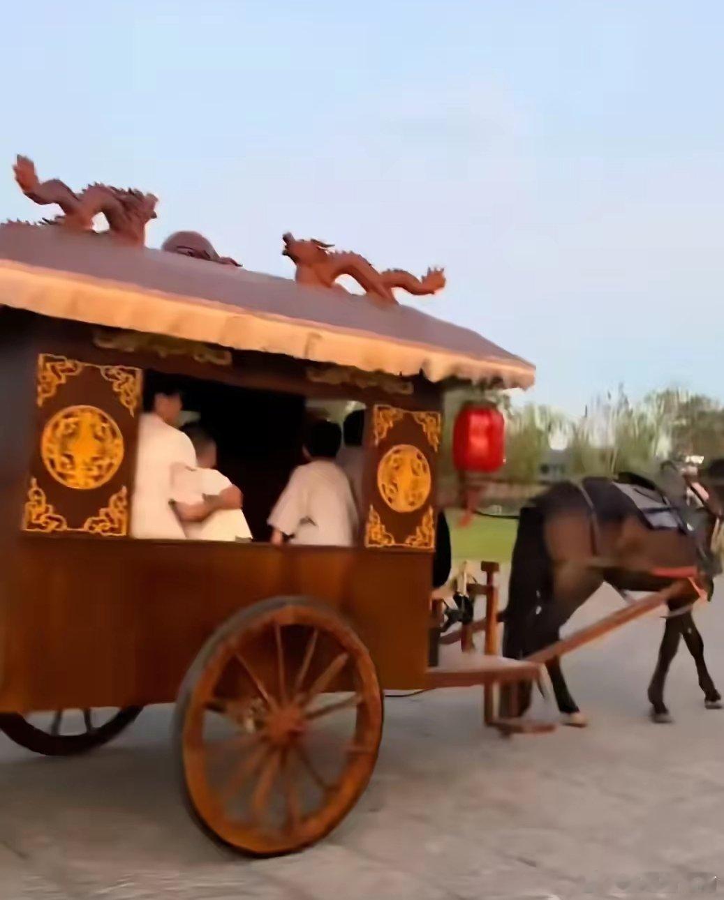 洛阳文旅再添“穿越”新体验！天街马车带你一秒梦回盛唐当历史的车轮在洛阳天街重新