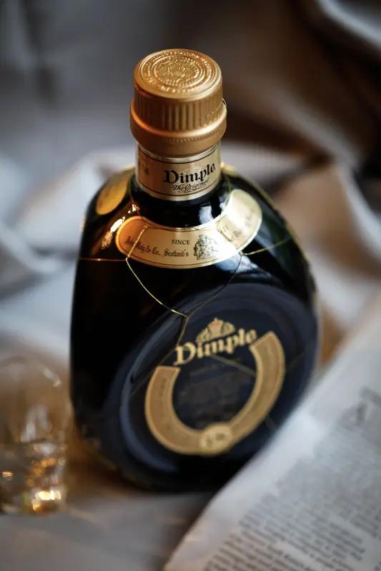 为什么是“酒”？这是一种“精神刚需”！芒格说，投资要找那些“傻子都能经营”的