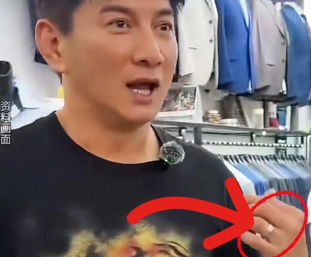 吴奇隆戴戒指出席活动有这几点原因二、刘诗诗方贴心要走，吴奇隆无计可施，想要利用