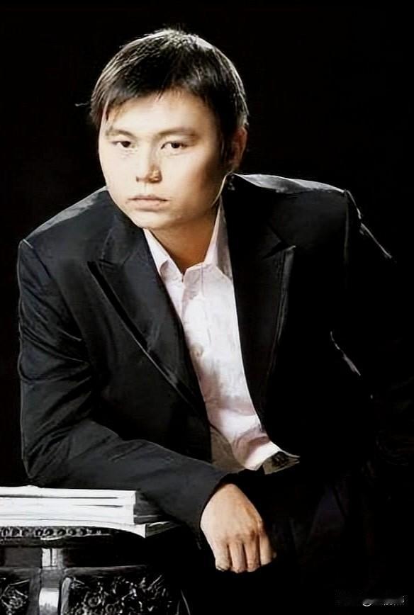 一个48岁的副厅，去骚扰他五十九的女领导，然后疯了?你随便说个人我都信，但他