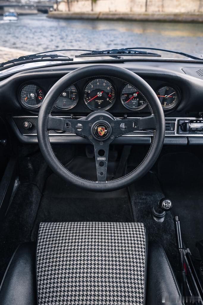 大v聊车一些方向盘设计