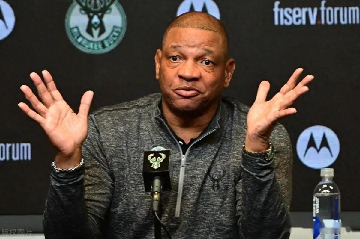 离开费城这么久，里弗斯终于还是没憋住，说出了当年的实话。 里弗斯说哈登没问题