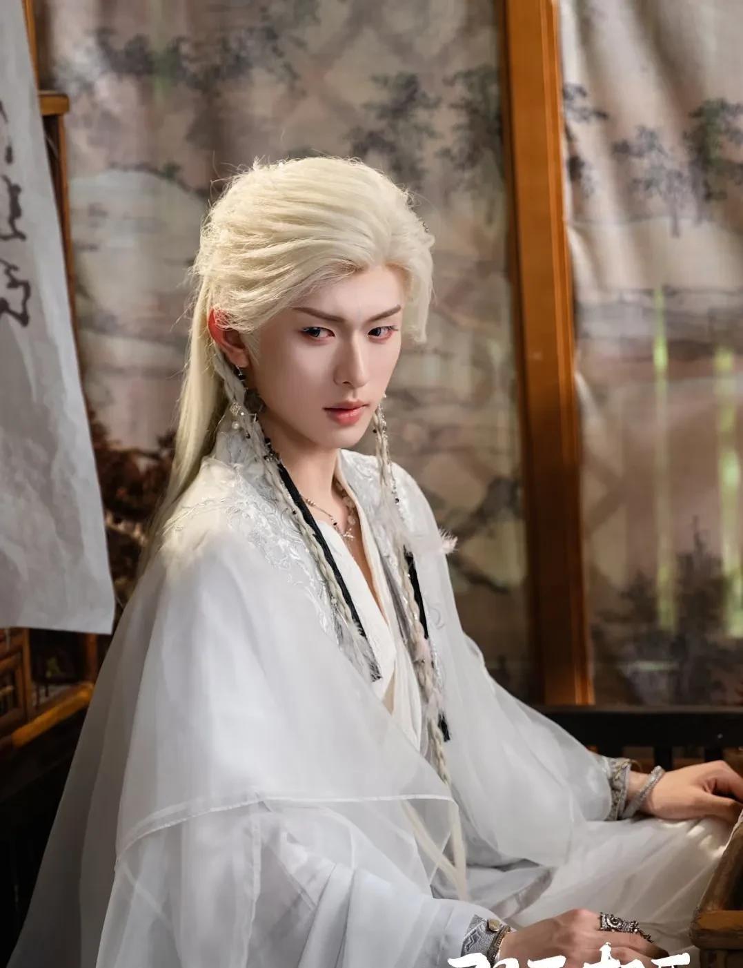 你敢相信吗？一人之下，万人之上的九千岁魏瑾竟会对着一支发簪出神，而那发簪的主人