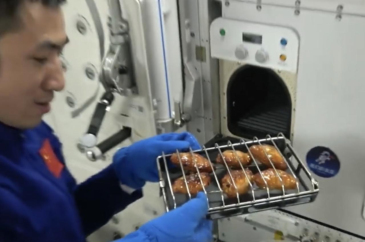 天宫烧烤的更多细节公开，原来满满都是黑科技：1、烤箱温度，要瞬间达到180度