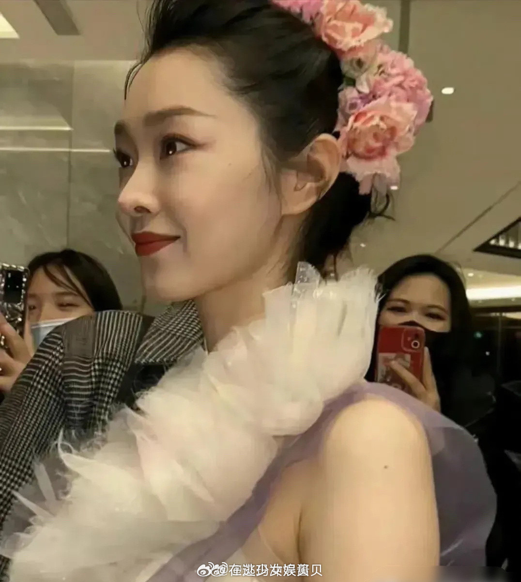 原来白白净净的明星也会有这个疤