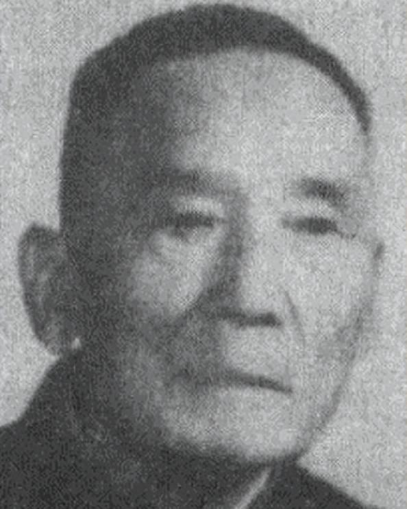 1950年11月，36军军长刘万春接到通知到北京参加会议，可是刚下车，就看到几名