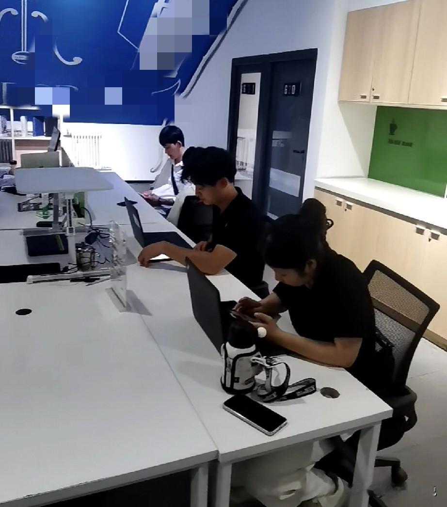 安环部一厂务工程师要求公司给自己涨薪,说自己太忙了,一个人干三个人的活...结果