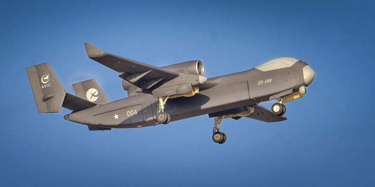 不同视角下的九天无人机，差别太大了！图1看起来感觉雄壮有力，但无法直观感受到