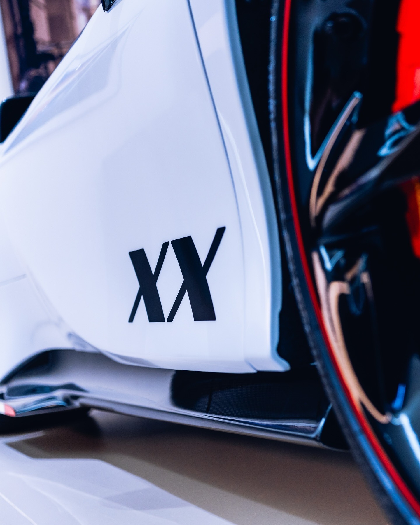 FerrariSF90XXSpider油漆：BiancoCourmayeur